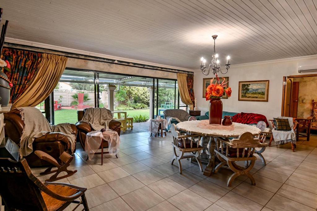 Iszis Guest House Bloemfontein Exteriér fotografie
